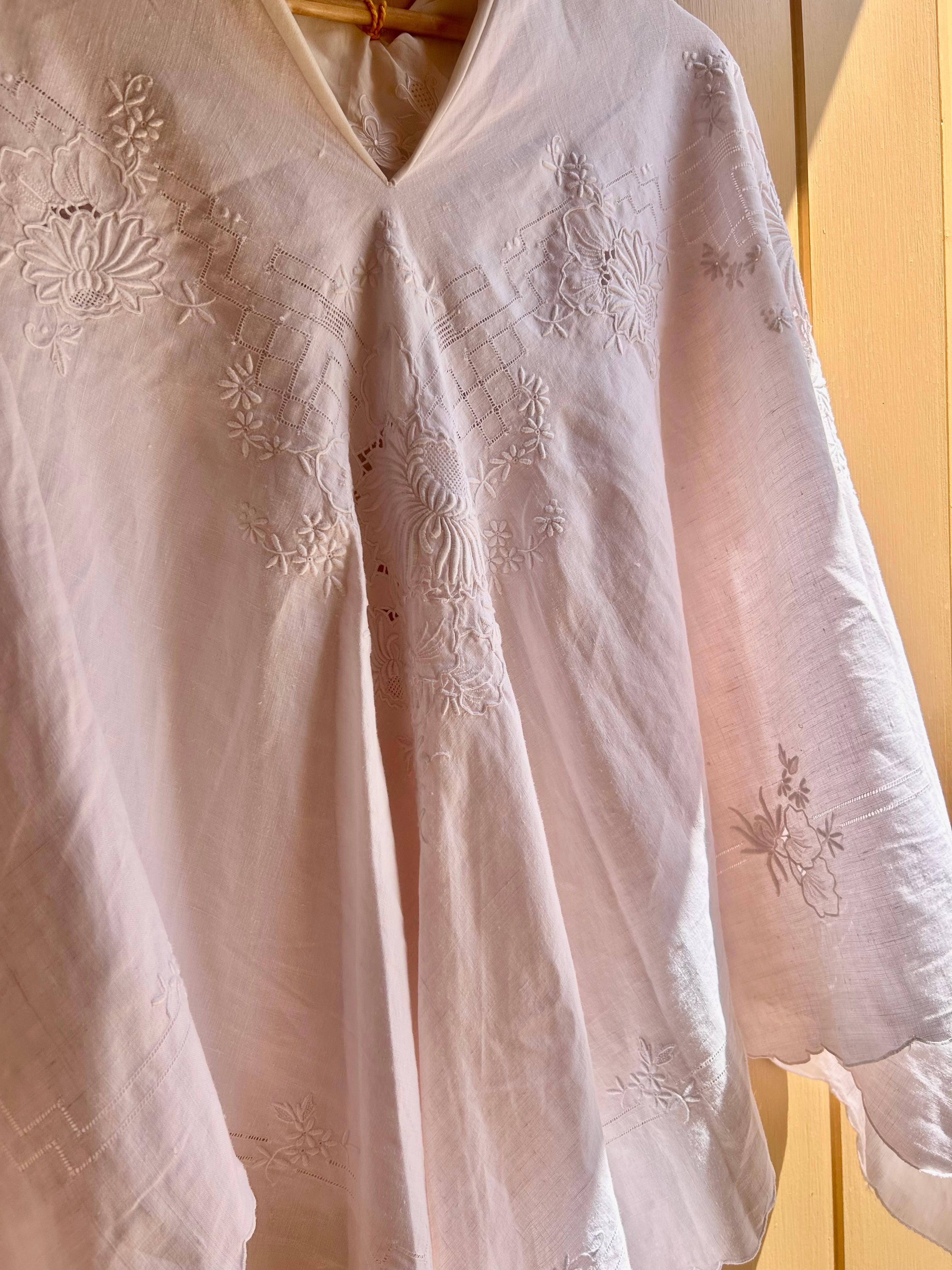 Studio Jos Lin Lace Poncho / Light Pink