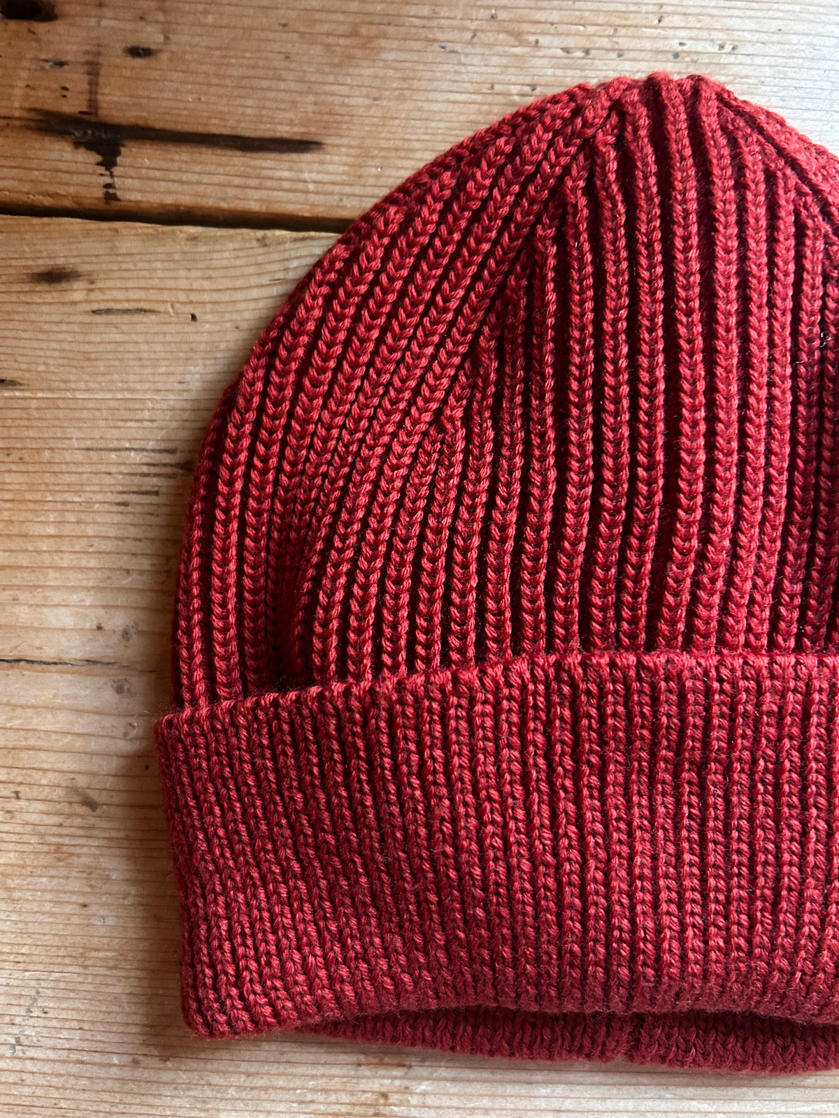 OMHU Tunø Merino Wool Beanie / Red